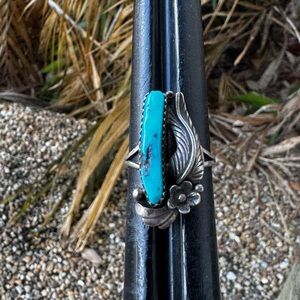 Vintage Native American Sterling Silver Ring with Turquoise